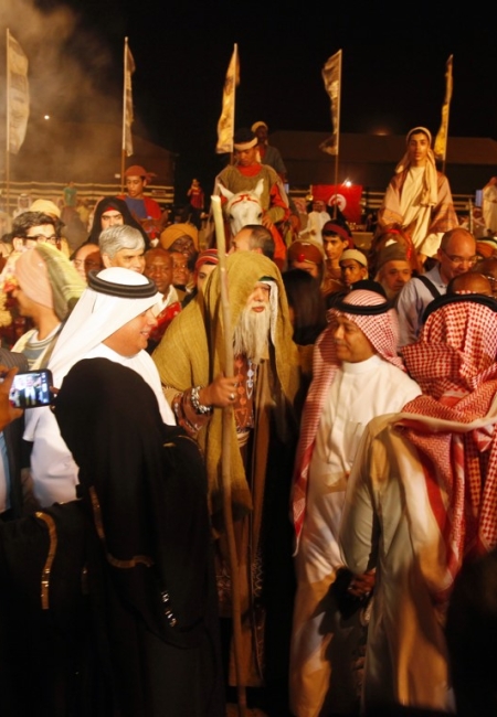 جانب من زيارة السفراء للحرفيين في  لسوق عكاظ